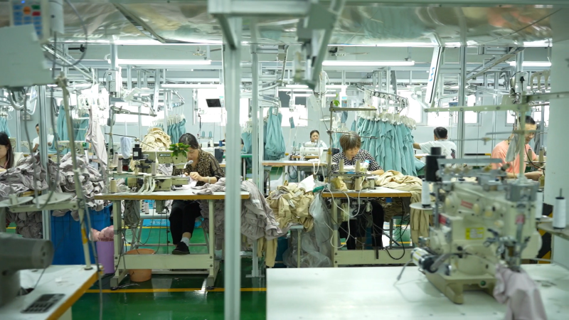 京東服飾美妝攜手百大工廠溯源 日用品產(chǎn)業(yè)帶品牌增長(zhǎng)新引擎